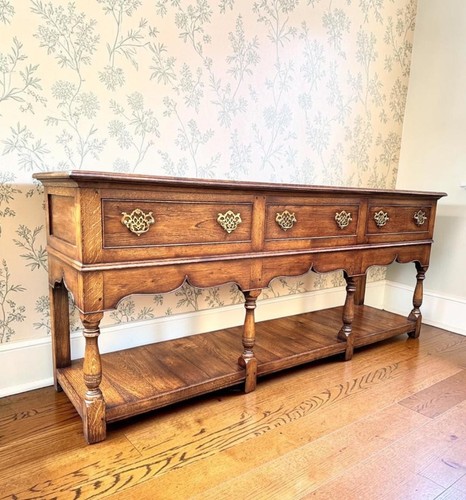 Good quality large oak dresser - good,